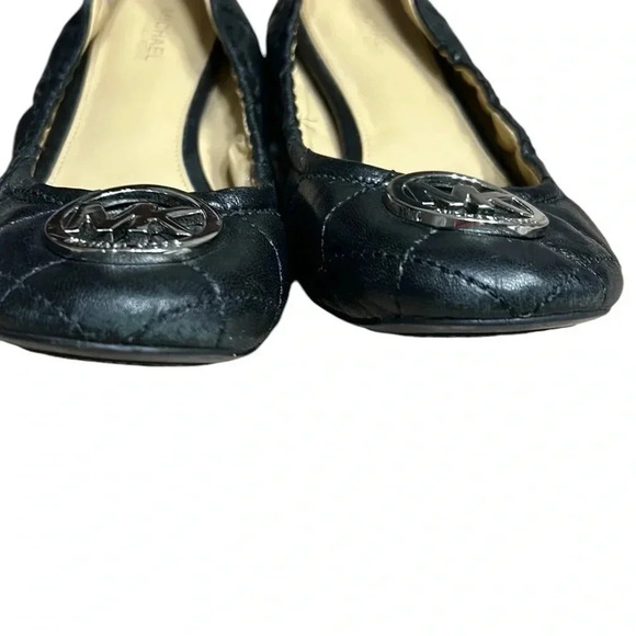 Micheal Kors  shoes,women sz 7, black ballet flats ,MK  metal logo ,quilt look - Picture 4 of 14